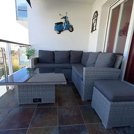 Appartamento Proche Commerces Avec Grande Terrasse Et Piscine Roses