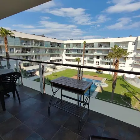 Proche Commerces Avec Grande Terrasse Et Piscine *