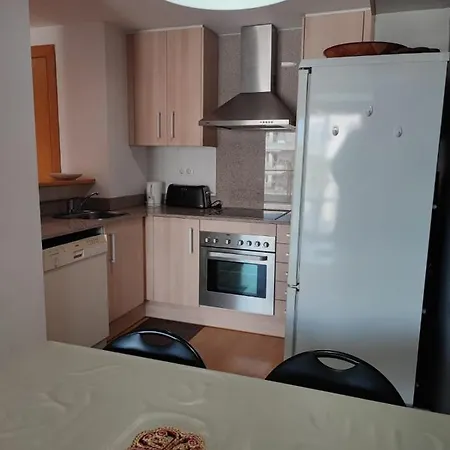 Proche Commerces Avec Grande Terrasse Et Piscine * Roses