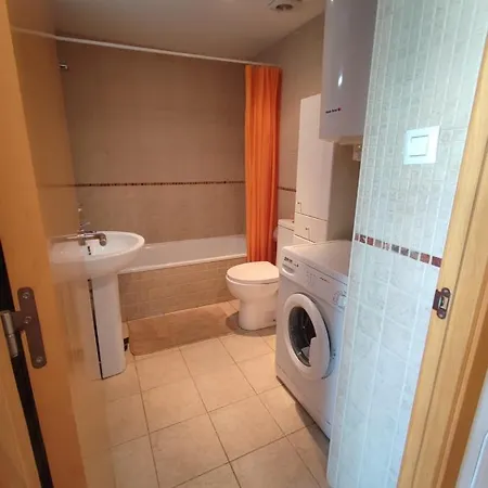Proche Commerces Avec Grande Terrasse Et Piscine * Roses